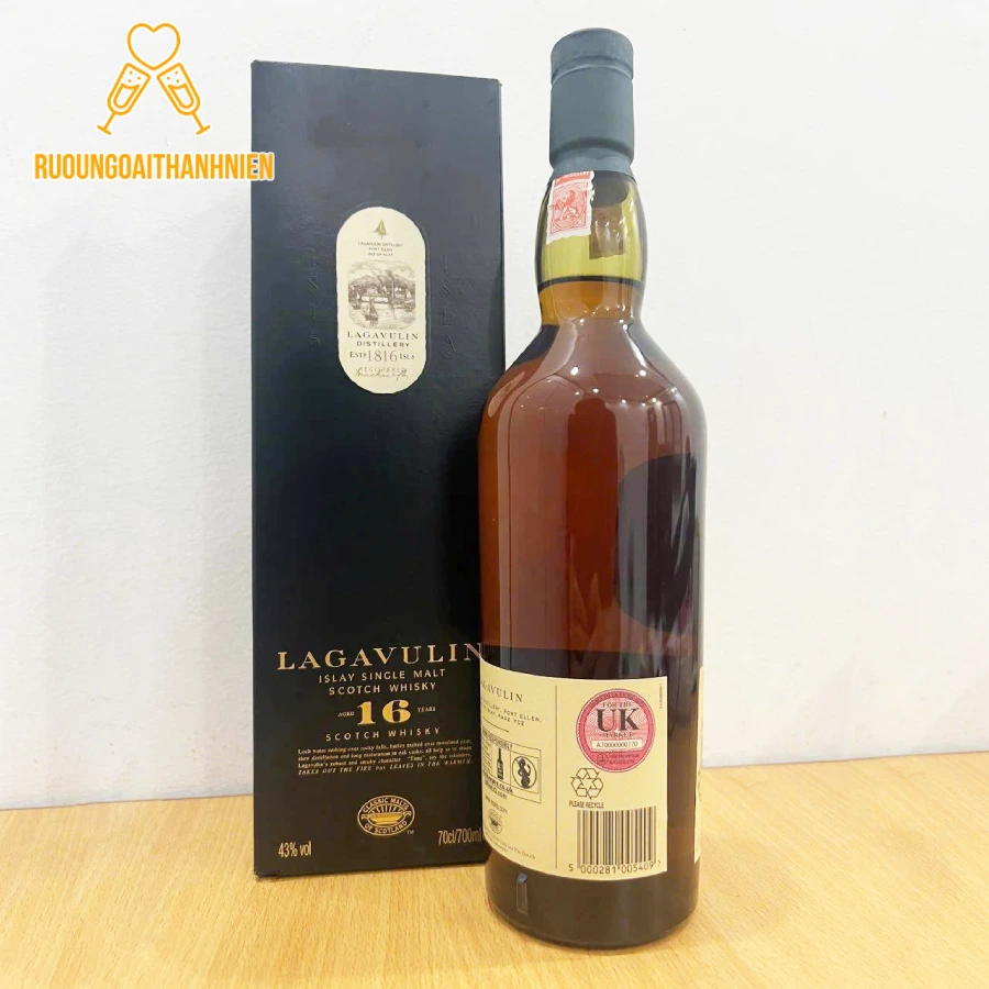 So sánh rượu Lagavulin 16 UK với phiên bản thông thường
