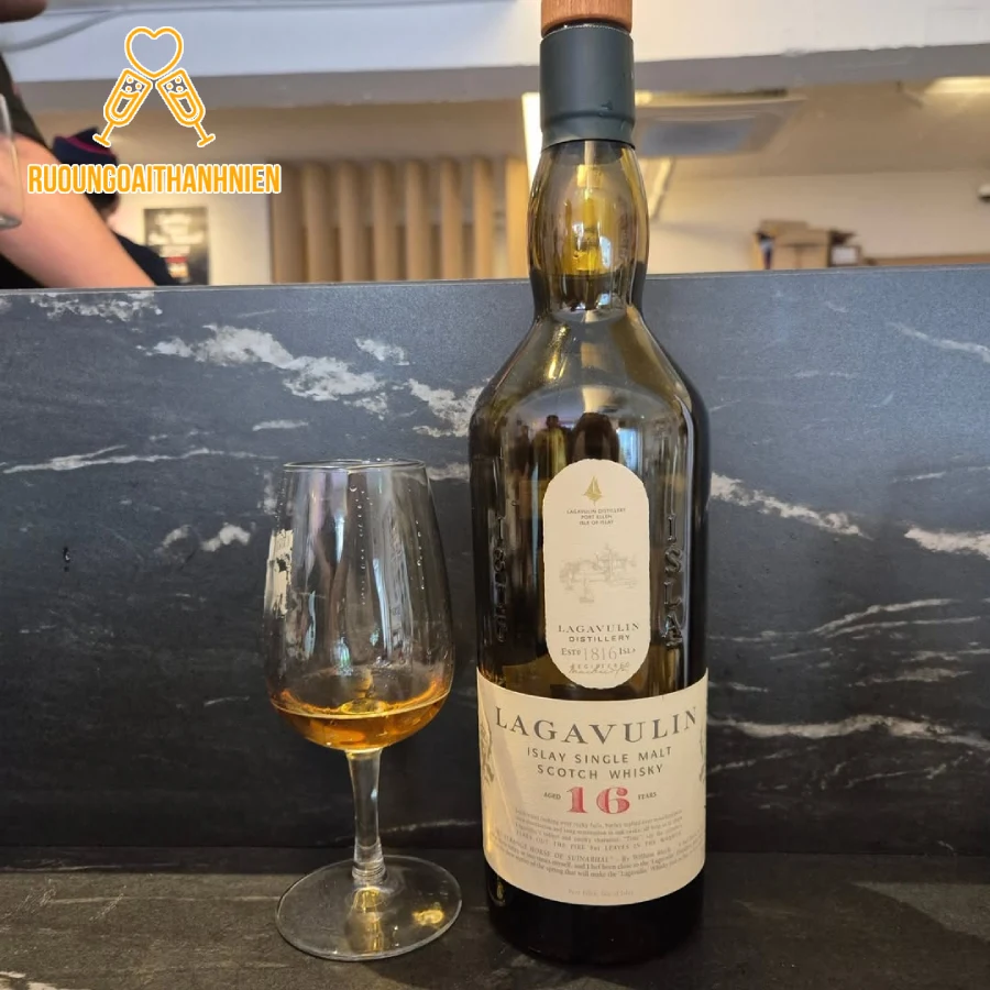 Giới thiệu về rượu Lagavulin 16 năm