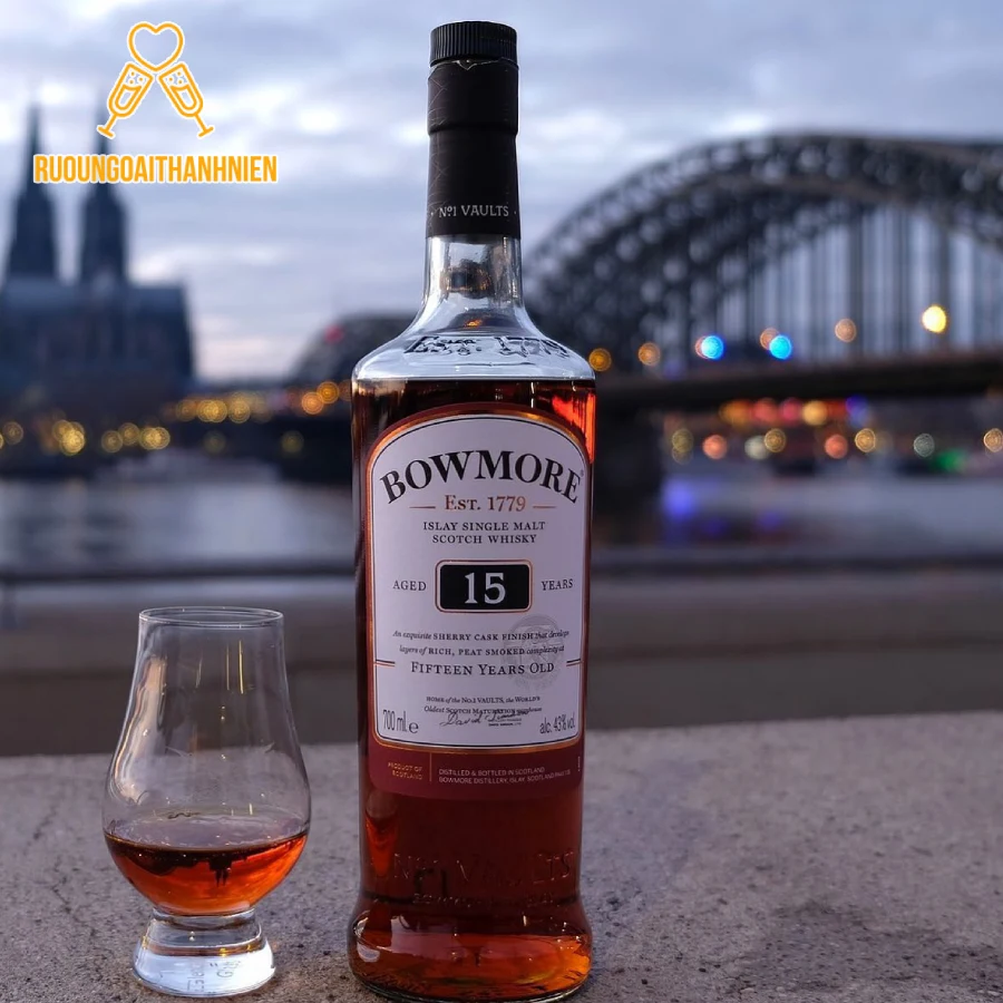 Cách thưởng thức xứng tầm với giá rượu Bowmore 15