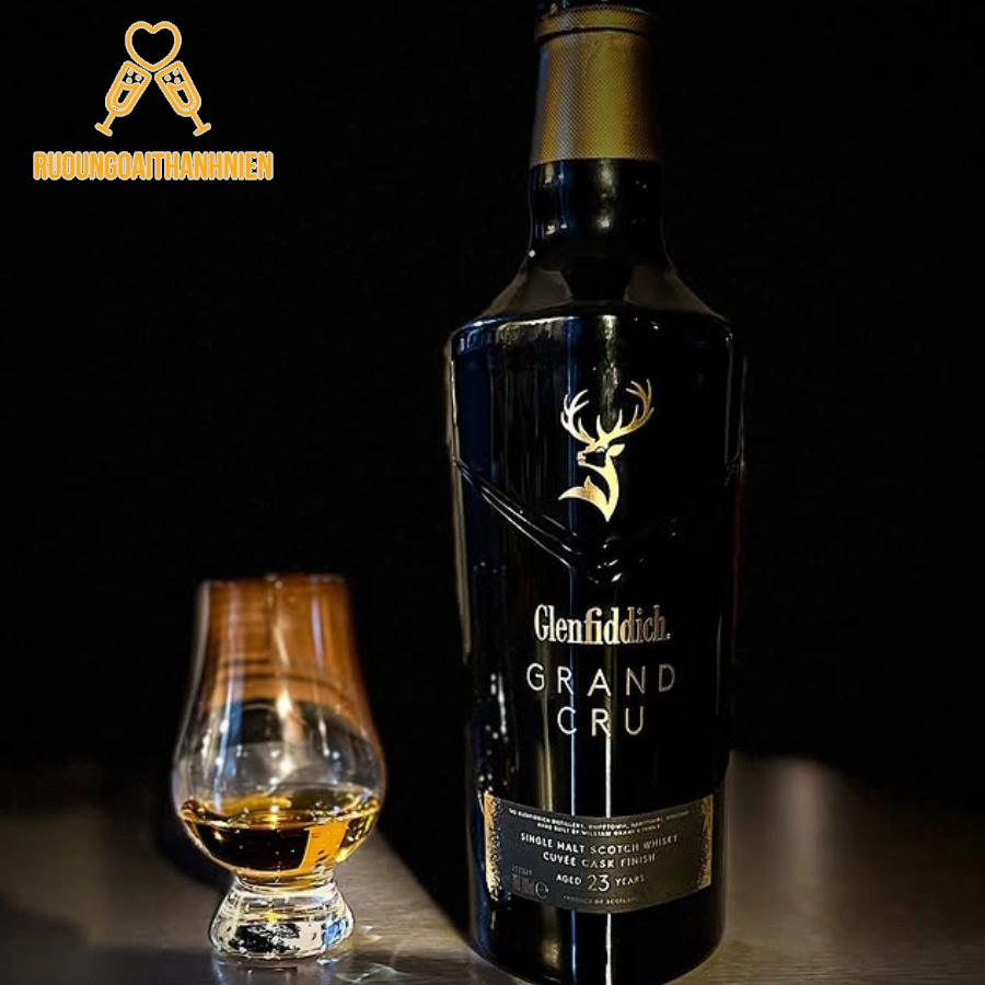Thiết kế sang trọng của rượu Glenfiddich 23